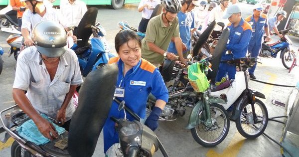 Giá xăng tăng mạnh từ chiều nay, E5RON92 lên 19.523 đồng/lít