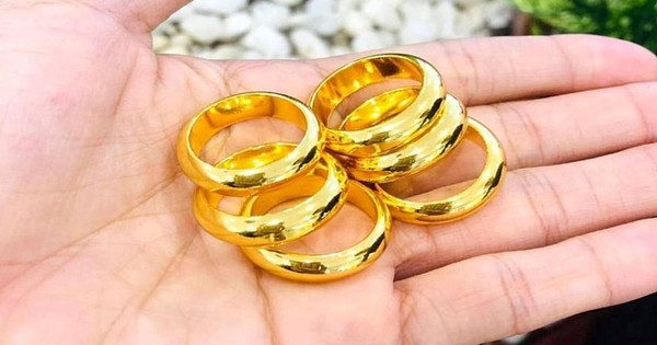 Giá vàng sáng 28/2 bật tăng mạnh