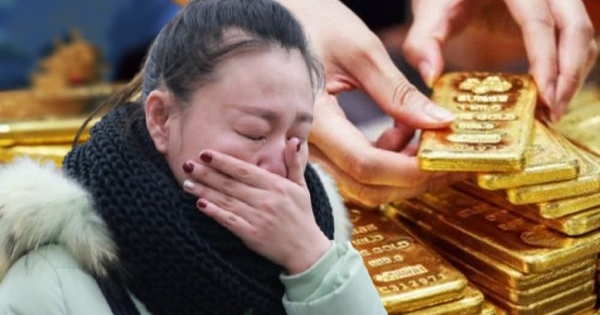 Người phụ nữ rút sổ tiết kiệm 860 triệu đồng mua vàng, 10 năm sau lãi 130% nhưng thừa nhận: “Tôi lãi đậm nhưng thấp thỏm, mất ăn mất ngủ”