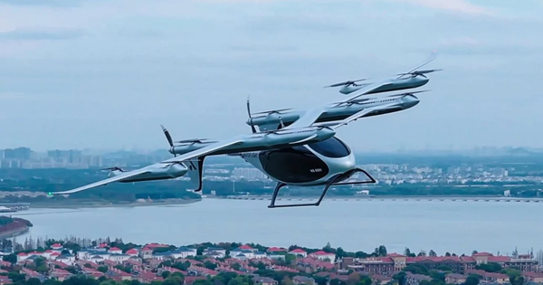 Láng giềng Việt Nam chính thức vận hành taxi ba...