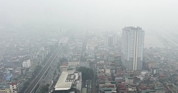 Sương mù kèm bụi mịn dày đặc, không khí Hà Nội ô nhiễm thứ 2 thế giới