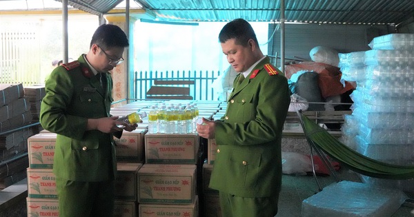 Triệt phá đường dây sản xuất hơn 60.000 lít giấ...