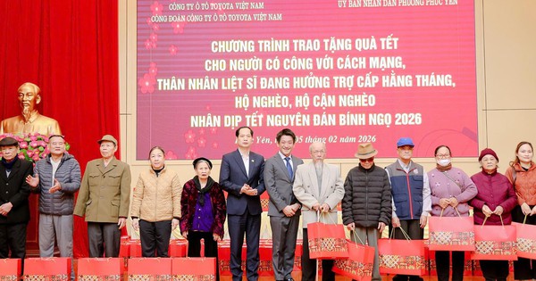 Toyota Việt Nam lan tỏa Tết yêu thương đến người dân tỉnh Phú Thọ