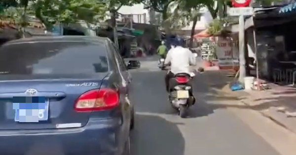 Xe Biển Số Xanh Vi Phạm Giao Thông: Lái Xe Và Cơ Quan Phải Tự Nộp Phạt