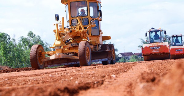 Cao tốc Quy Nhơn - Pleiku 44.000 tỷ đồng khẩn trương thi công 3 ca 4 kíp