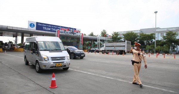 Cảnh báo nguy hiểm: Dừng xe trái quy định trên cao tốc TP.HCM – Trung Lương – Mỹ Thuận
