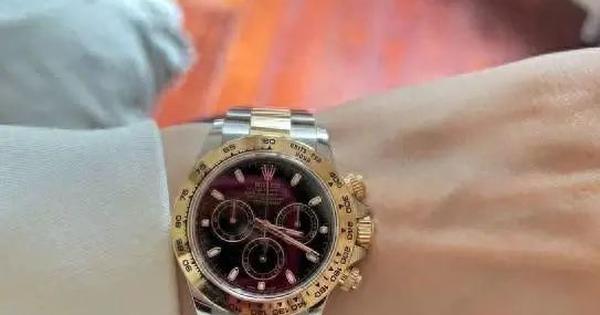 Bán đồng hồ Rolex cũ, người phụ nữ bất ngờ thành nghi phạm lừa đảo