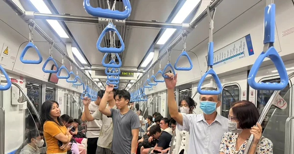 Giá Xăng Tăng, Người Dân TP.HCM Chuyển Sang Metro Và Xe Buýt Để Tiết Kiệm