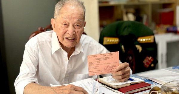 Huyền thoại tình báo Tư Cang ở tuổi 98: Lá phiếu đầu tiên và hành trình trọn thế kỷ