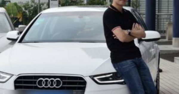 Kỹ thuật viên Trung Quốc mua xe cũ, phát hiện khoang bí mật chứa tiền và vàng
