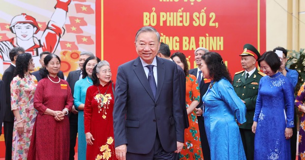 Tổng Bí thư Tô Lâm và các lãnh đạo cấp cao thực hiện quyền bầu cử tại Hà Nội