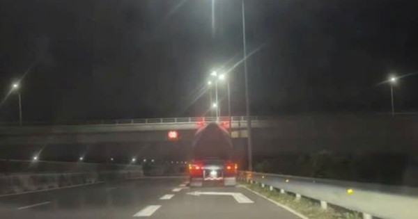 Cảnh Báo Nguy Hiểm: Dừng, Đỗ Xe Trái Phép Trên Cao Tốc Có Thể Gây Tai Nạn Thảm Khốc