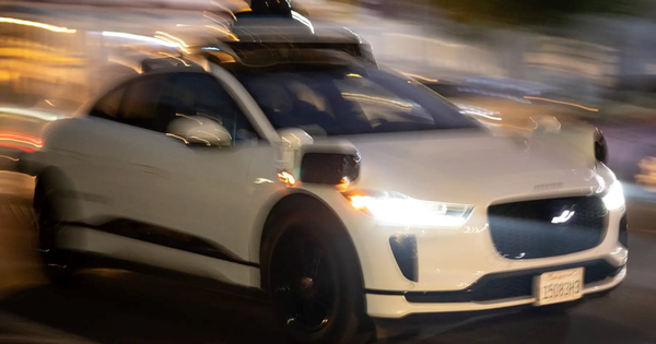 Xe tự hành Waymo và những rủi ro bất ngờ: Hành khách bị mắc kẹt trong 'chiếc hộp kín'