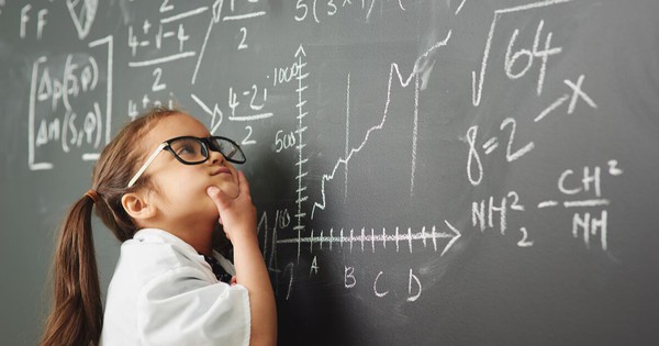 Ngón tay dài ngắn có dự đoán tài năng Toán hay Văn của trẻ?