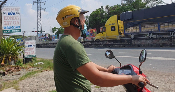 Đeo tai nghe khi lái xe máy: Vi phạm pháp luật, phạt tiền triệu và trừ điểm giấy phép