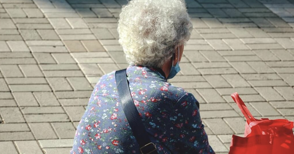 86 tuổi có con trai sống trong biệt thự, người mẹ vẫn phải bán nhà tự nuôi thân: Hối hận vì 1 điều đã quá dốc lòng cho con