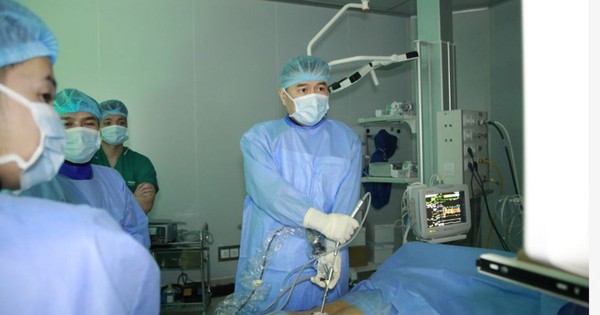 Cảnh báo: Thoát vị đĩa đệm cổ trẻ hóa, nguy cơ liệt cao ở dân văn phòng