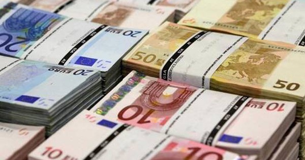 Cảnh sát Đức phát hiện 500.000 euro và 50 kg vàng trong xe tải, nghi vấn rửa tiền