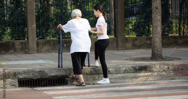 Người Phụ Nữ 66 Tuổi Qua Đời Sau Khi Đi Bộ: 4 Thói Quen Tưởng Lành Mạnh Nhưng Nguy Hiểm