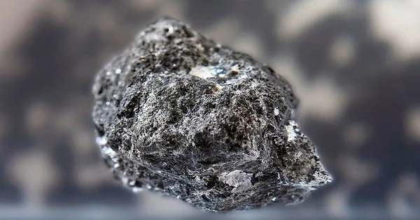 Phát hiện gây sốc từ mẫu đá Mặt Trăng: Thách thức giả thuyết về nguồn gốc Trái Đất