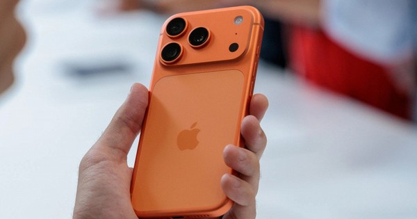 iPhone 17 Pro Max Phá Vỡ Quy Luật, Giá Vẫn 'Neo Chặt' Dù Đã Qua Mùa Giảm