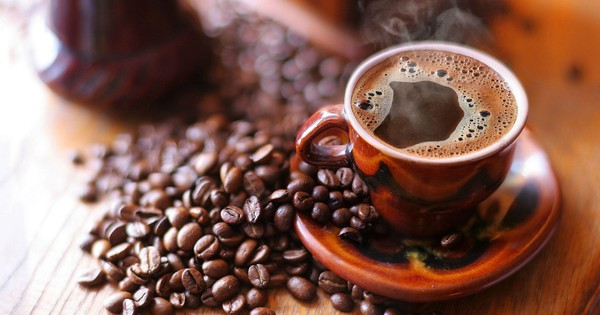 Cảnh báo: Uống cà phê sai thời điểm gây hại sức khỏe, tăng cholesterol