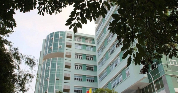 Giảng viên trường Cao đẳng Kinh tế - Công nghệ TP.HCM chịu cảnh không lương suốt 3 năm