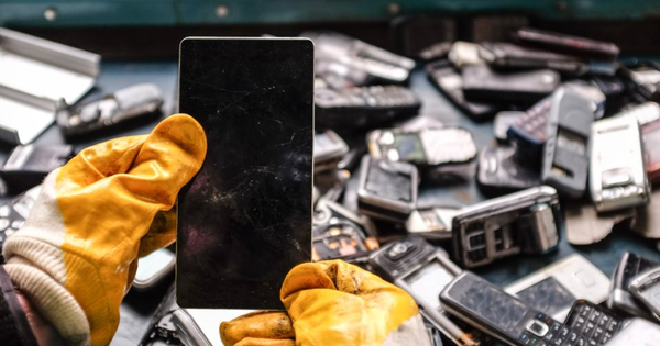 Cơn sốt điện thoại cũ tại Thâm Quyến: 'Rác' thành vàng nhờ cuộc đua chip AI