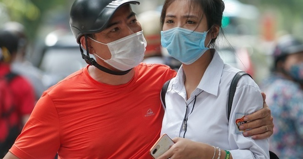 Áp lực thi lớp 10 tại Hà Nội: Gần 60.000 học sinh có thể không có suất công lập