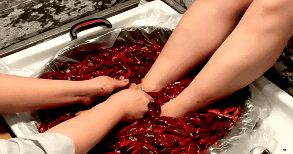 Trải Nghiệm 'Ngâm Chân Nồi Lẩu' Độc Đáo Ở Trùng Khánh: Từ Sợ Hãi Đến Thư Giãn Tuyệt Đỉnh