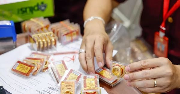 Giá vàng đột ngột giảm mạnh, điều gì đang xảy ra?