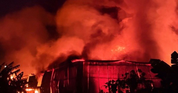 Hà Nội: Cháy lớn tại kho xưởng gần Bệnh viện K Tân Triều, một người tử vong