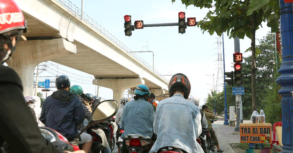 Đèn đỏ rẽ phải: Cần phân biệt làn hỗn hợp và làn chuyên dụng để tránh phạt