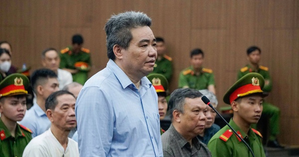 Phiên tòa xét xử vụ án tham nhũng lớn: Bị cáo khai chi tiền hối lộ hàng trăm tỷ đồng