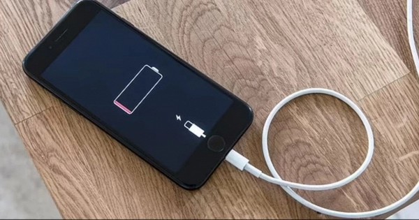 Sạc pin smartphone 100% mỗi ngày: Thói quen sai lầm khiến pin nhanh chai hơn