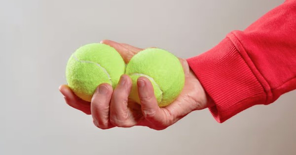 Mang Bóng Tennis Lên Máy Bay: Mẹo Giảm Đau Nhức Và Tăng Lưu Thông Máu