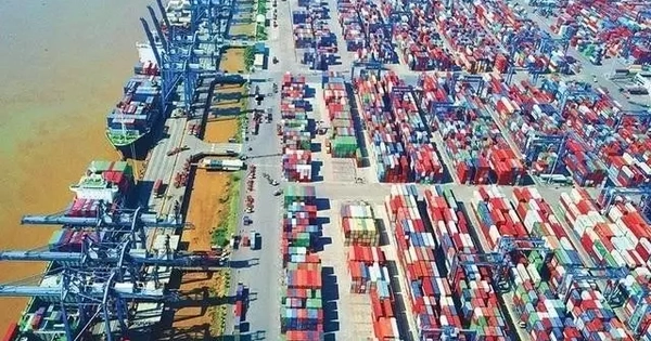 Xung đột Trung Đông đẩy giá dầu tăng cao, đe dọa mục tiêu tăng trưởng 10% của Việt Nam
