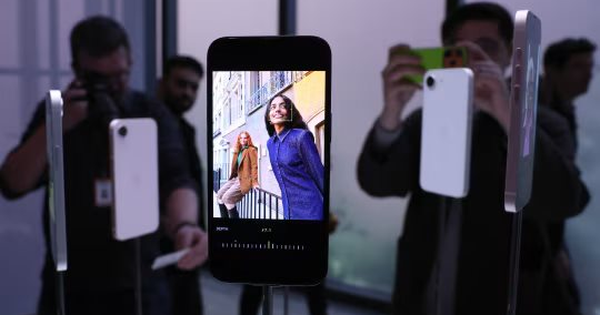 ‘Đòn hiểm’ của Apple khi bán iPhone giá rẻ giữa lúc khan hiếm chip bán dẫn