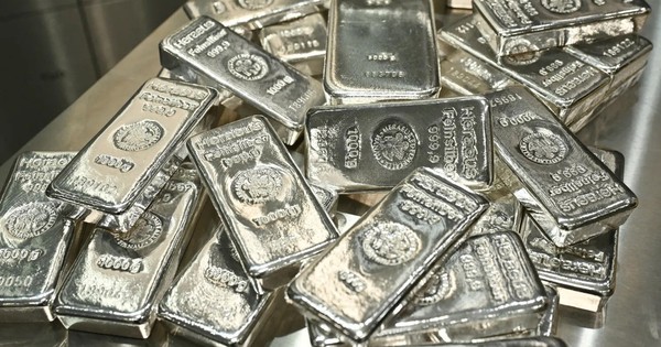 Bà Lý bán ạc thỏi thu 1,4 tỷ đồng, tài khoản bị phong tỏa vì tiền từ lừa đảo