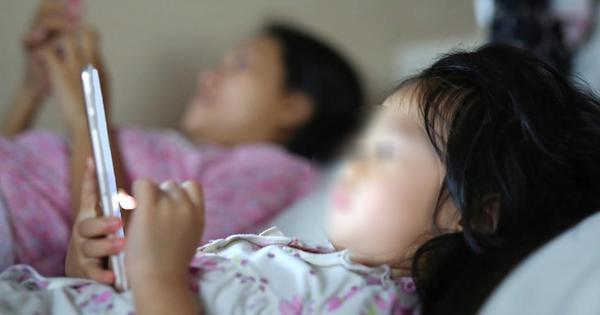 Nghiên cứu Mỹ: 2 giờ tiếp xúc màn hình mỗi ngày có thể ảnh hưởng chất trắng não trẻ 3-5 tuổi