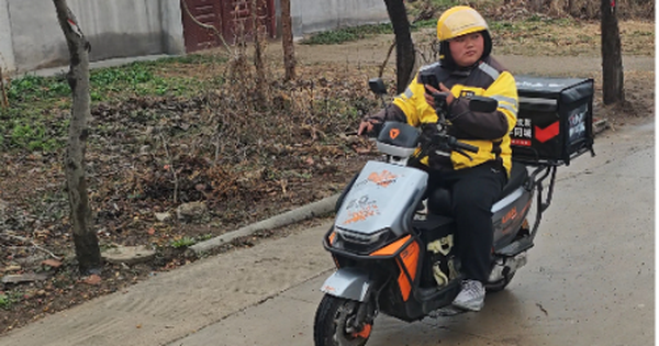 Từ Shipper Thành Phố Đến 'Ông Hoàng Giao Hàng' Độc Quyền Của Cả Thị Trấn