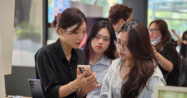 Smartphone và tai nghe không chỉ là công cụ, mà đã trở thành biểu tượng phong cách sống