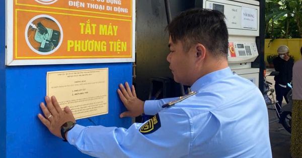 Đà Nẵng Dán Số Điện Thoại Đường Dây Nóng Tại Các Cây Xăng Để Tiếp Nhận Phản Ánh