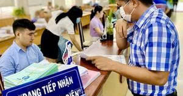 Công ty cho nghỉ việc 2 tháng vì hết nguyên liệu: Người lao động có được đóng BHXH?