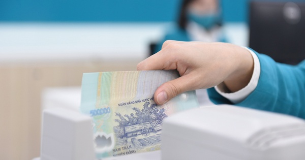 Hàng loạt ngân hàng giảm lãi suất huy động sau cuộc họp với Thống đốc Phạm Đức Ấn