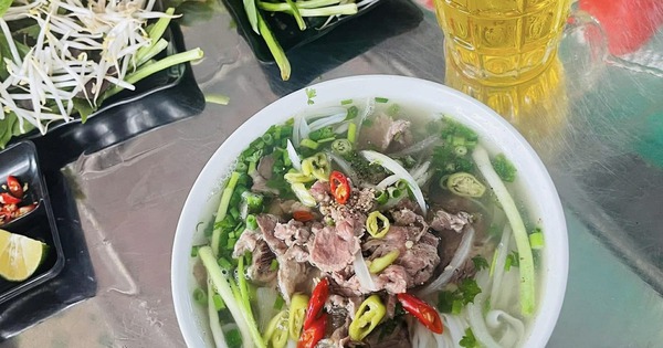Giá Xăng Giảm Sâu Nhưng Đồ Ăn Bình Dân Vẫn Neo Cao: Áp Lực Từ Chi Phí Nguyên Liệu