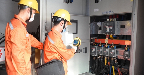 EVN cảnh báo 2 khung giờ nhạy cảm: Trưa 12h-15h và tối 21h-23h, nguy cơ quá tải điện tăng cao
