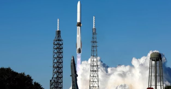 Jeff Bezos và Elon Musk: Cuộc đua không gian giữa 'Rùa' và 'Thỏ'
