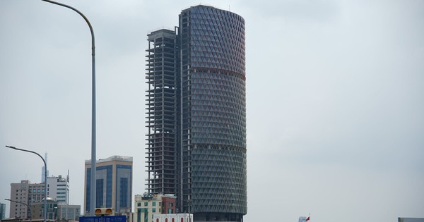 Số phận gập ghềnh của tòa tháp 'kim cương' IFC One Saigon trên đường Tôn Đức Thắng