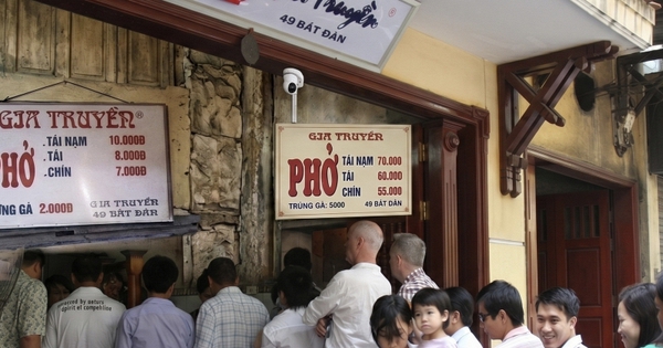 Phở Bát Đàn: Hành Trình Giá Cả Và Sức Hút Bền Vững Qua Hai Thập Kỷ